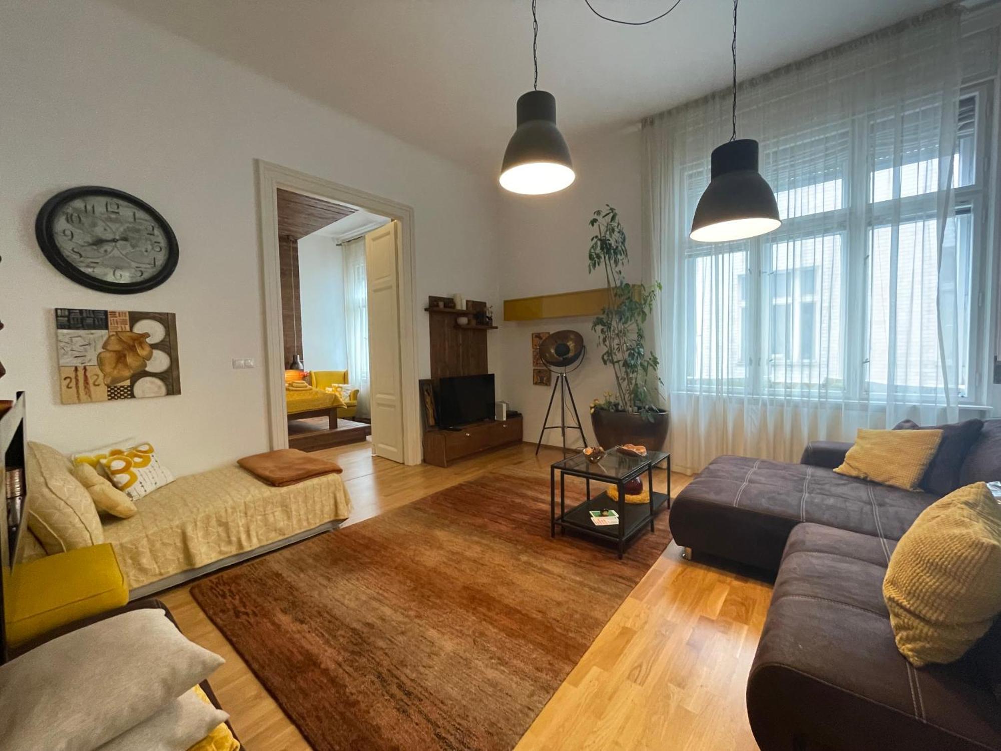 Amber Pearl 2 And 2 Bathrooms At Kalvin Square Apartment Budapest